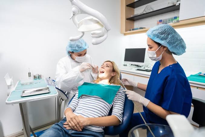 Grado Asociado en Asistencia Dental con Funciones Expandidas