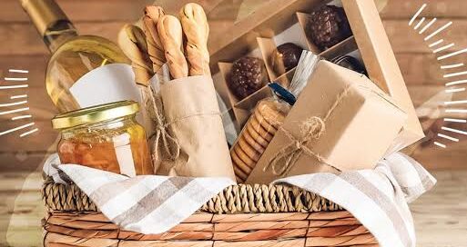 Creación de Canastas y Envolturas de Regalos