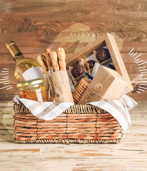 Creación de Canastas y Envolturas de Regalos